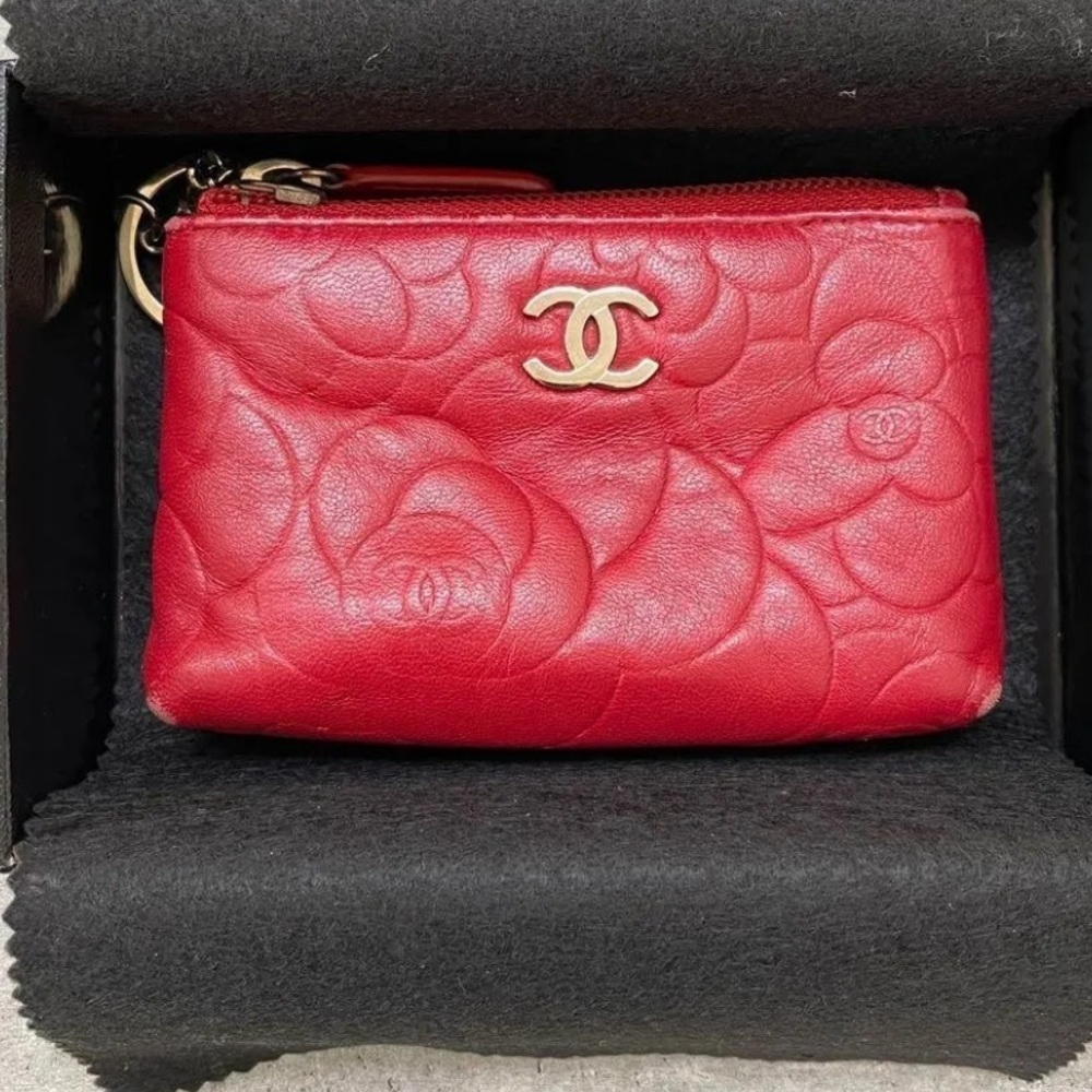 CHANEL lambskin camellia red coin purse